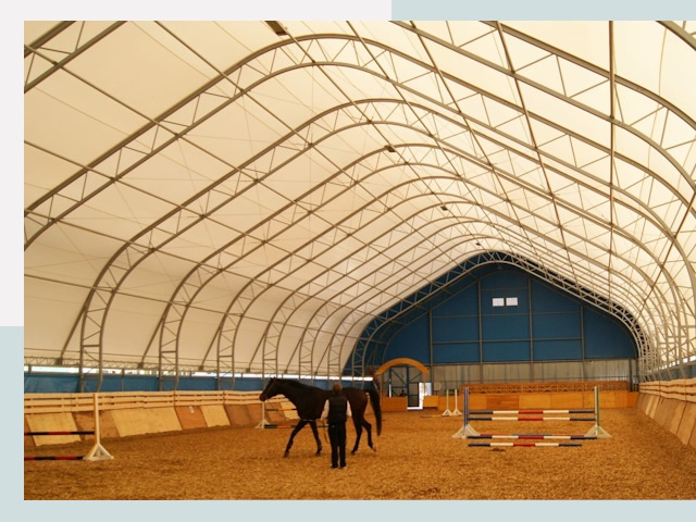 Строительство конных манежей в Михайловке